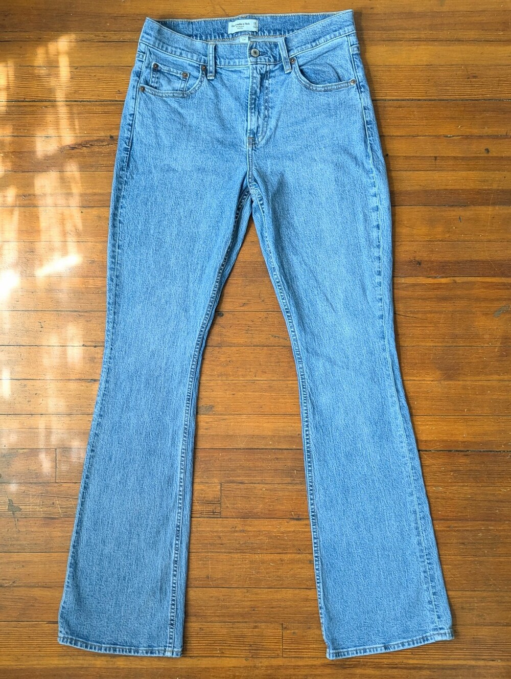 Abercrombie & Fitch Curve Love Mid Rise Bootcut Jeans Med Light Wash 28 Long